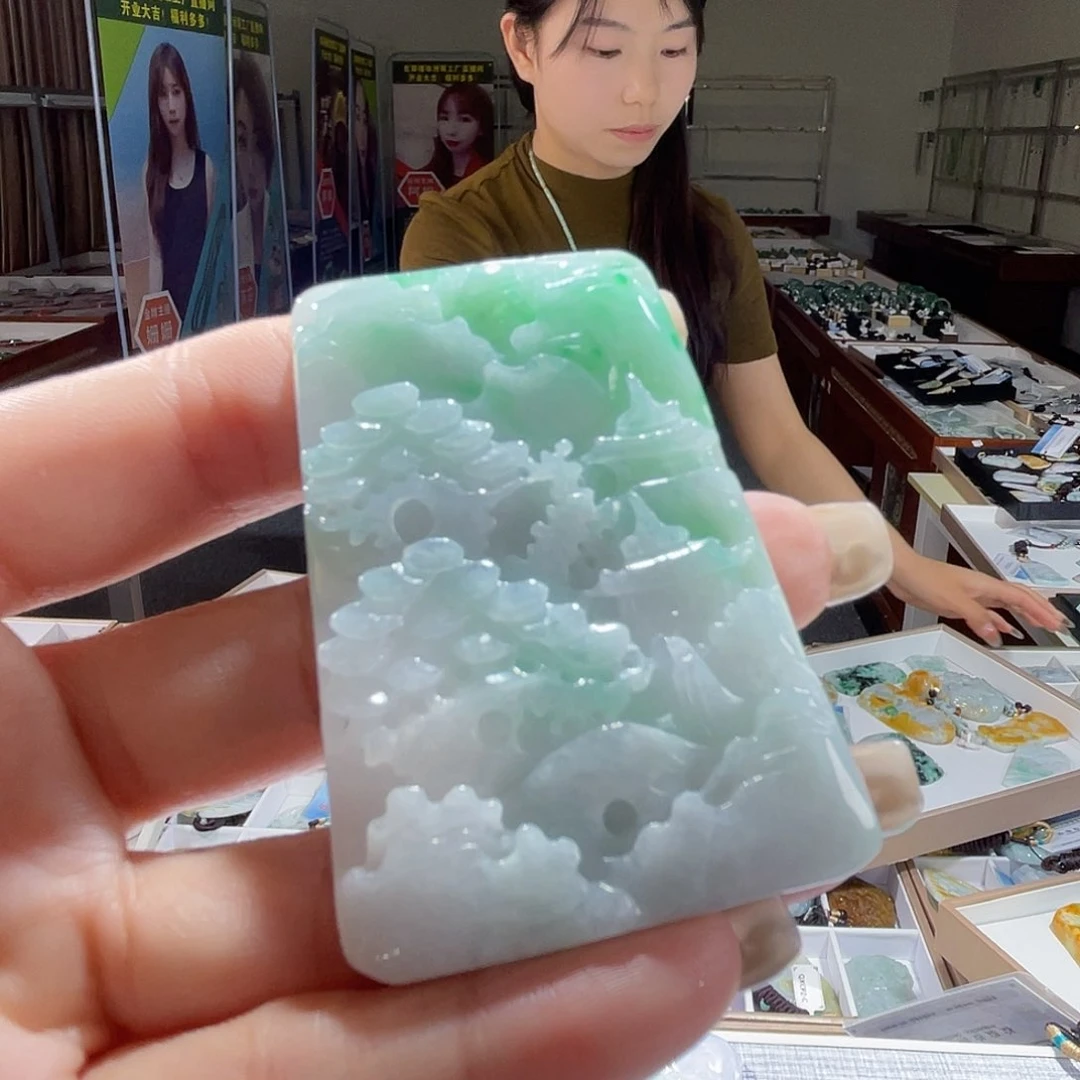 翡翠未镶嵌颈饰一