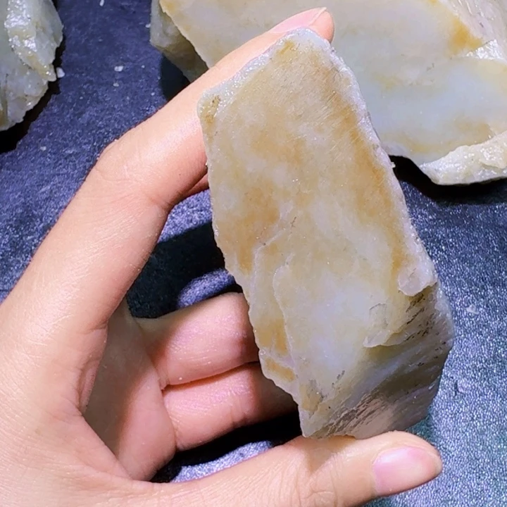 未镶嵌和田玉（糖玉）珠宝半成品