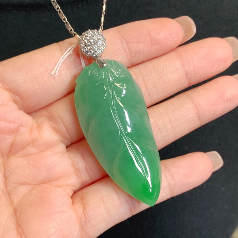 【闪购商品】颈饰18K金镶嵌翡翠叶子