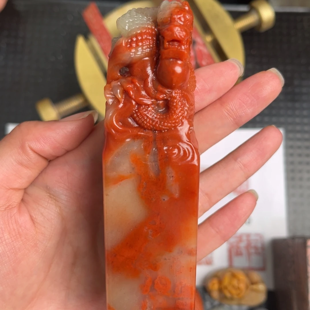 寿山石冰**潔现场纯手工篆刻