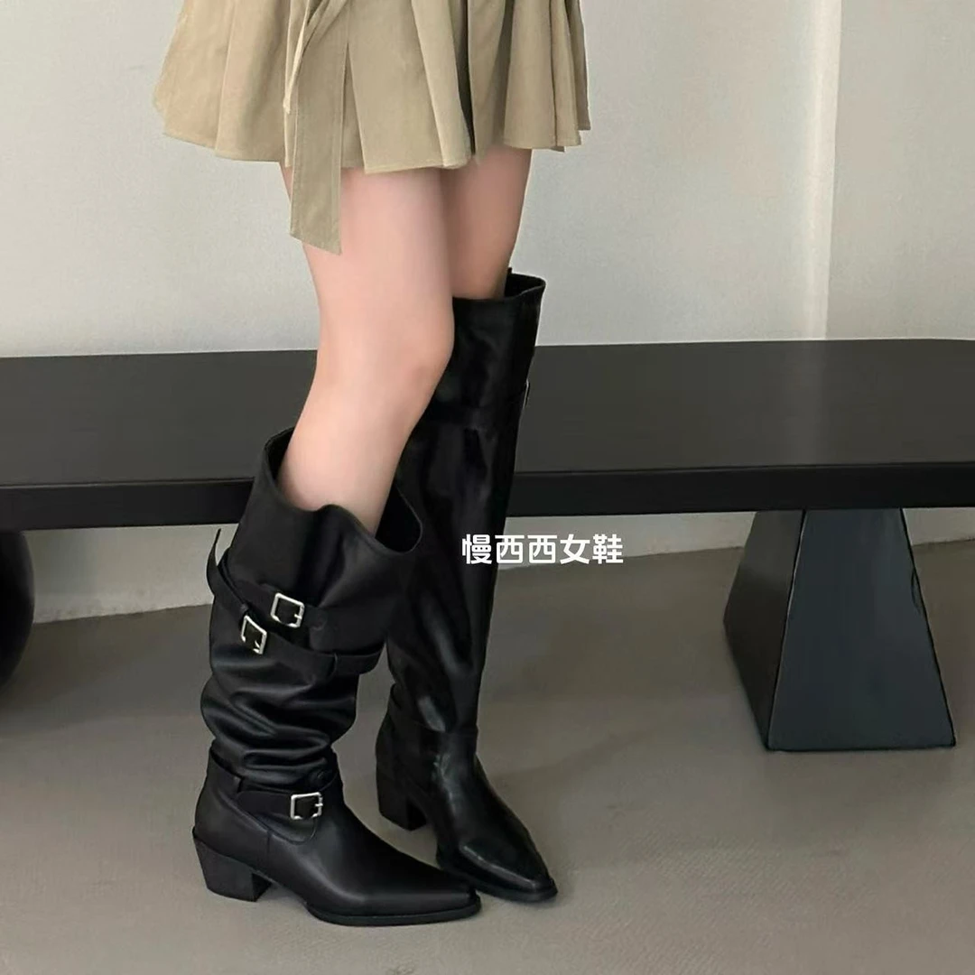 2025秋冬绒面大筒围堆堆靴粗跟尖头皮带扣高筒骑士靴辣妹宽筒长靴