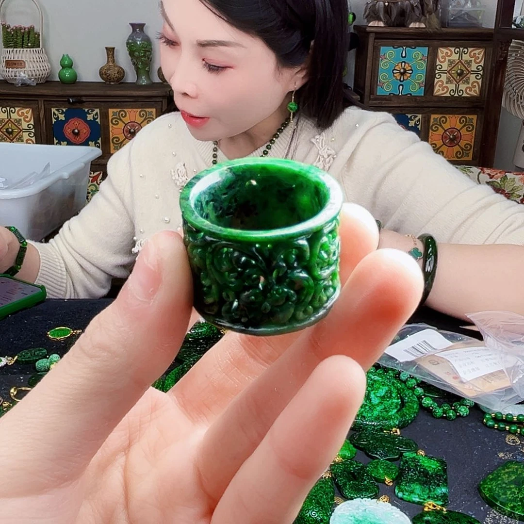 颈饰未镶嵌翡翠多样性