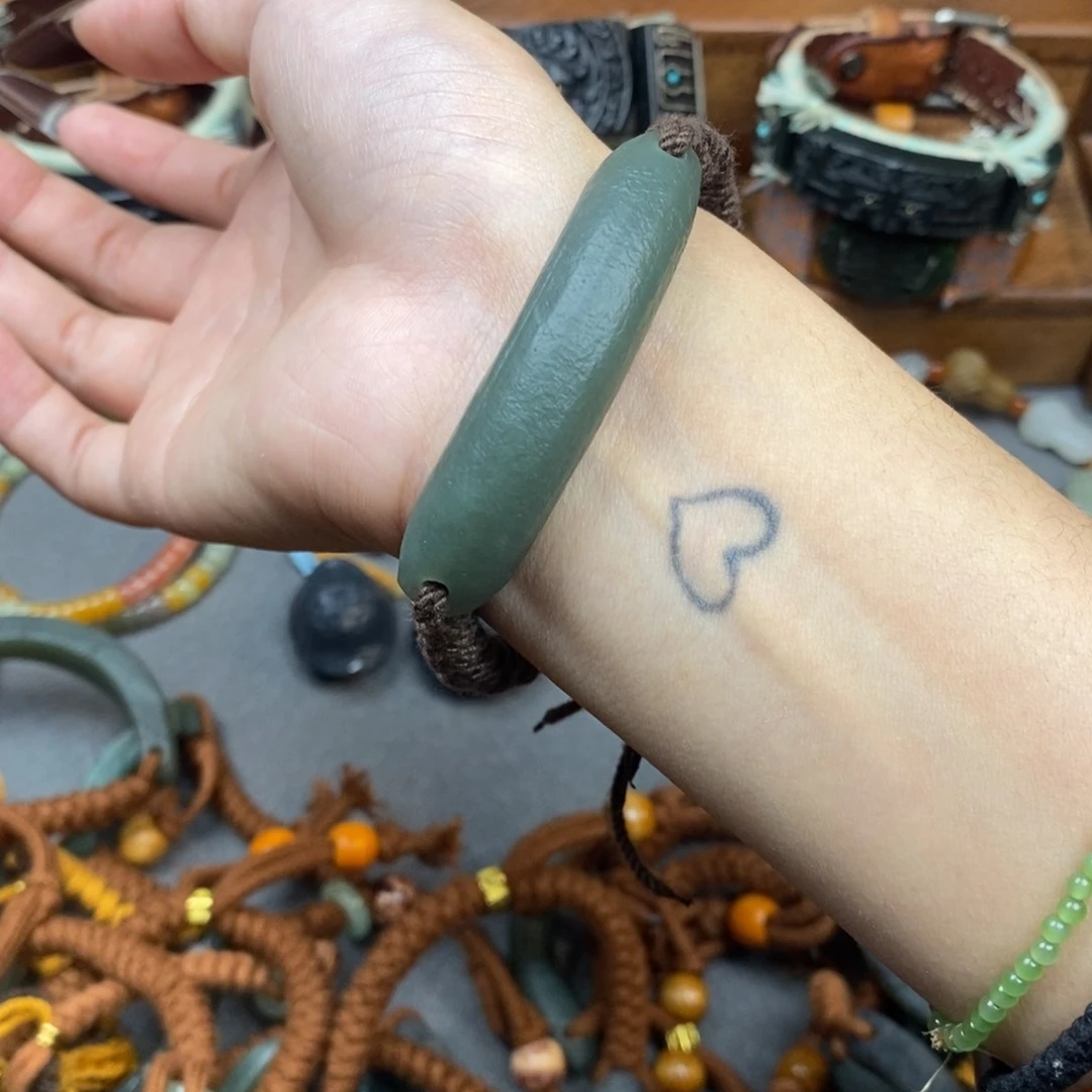 和田玉颈饰未镶嵌默*