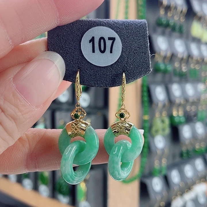 18K金镶嵌翡翠耳饰