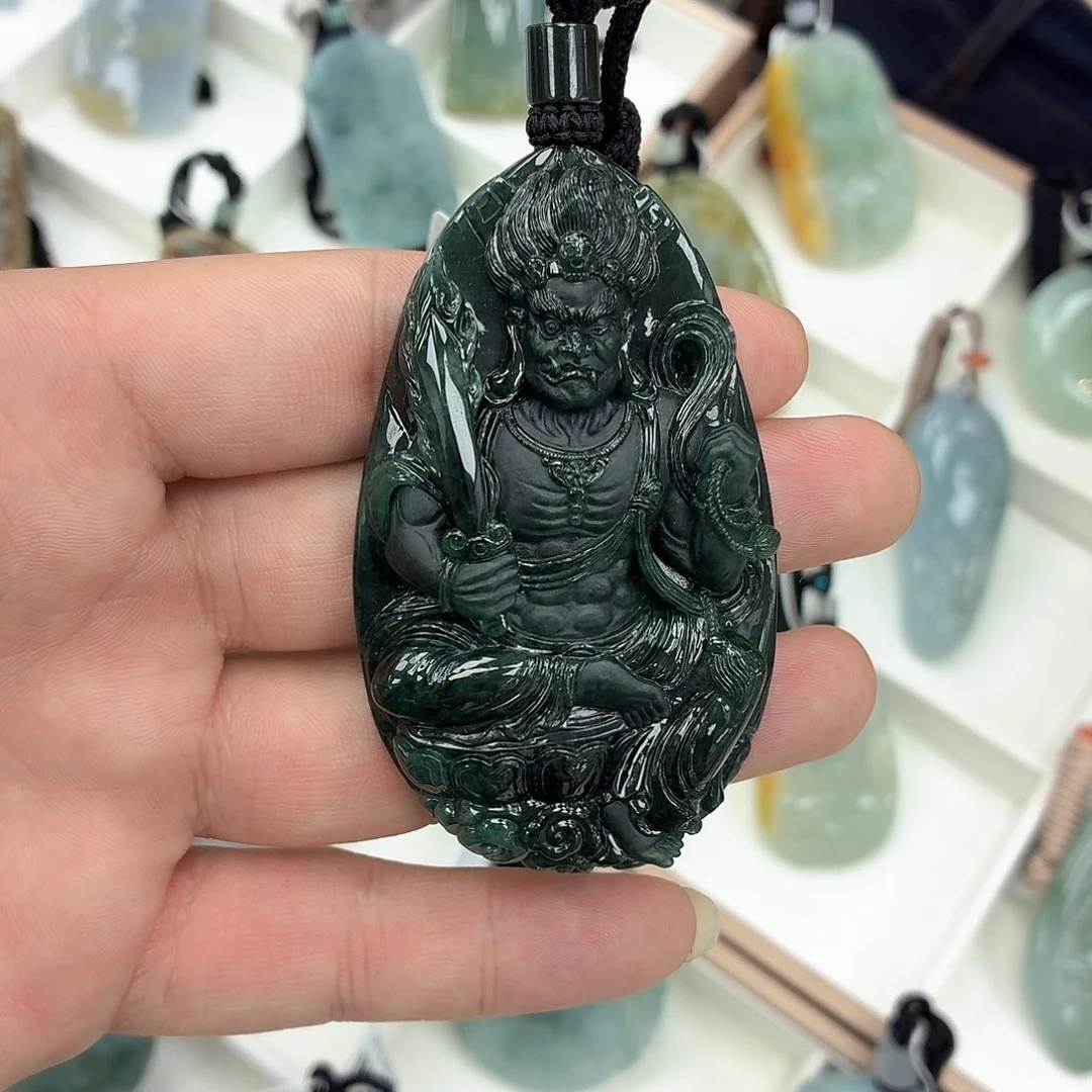 如***醒翡翠未镶嵌颈饰缅甸天然翡翠