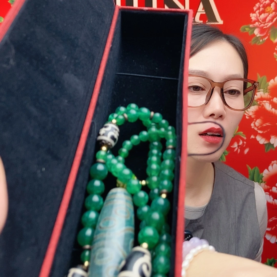 玛瑙/玉髓颈饰合金奶***糖绿色龙纹孤品