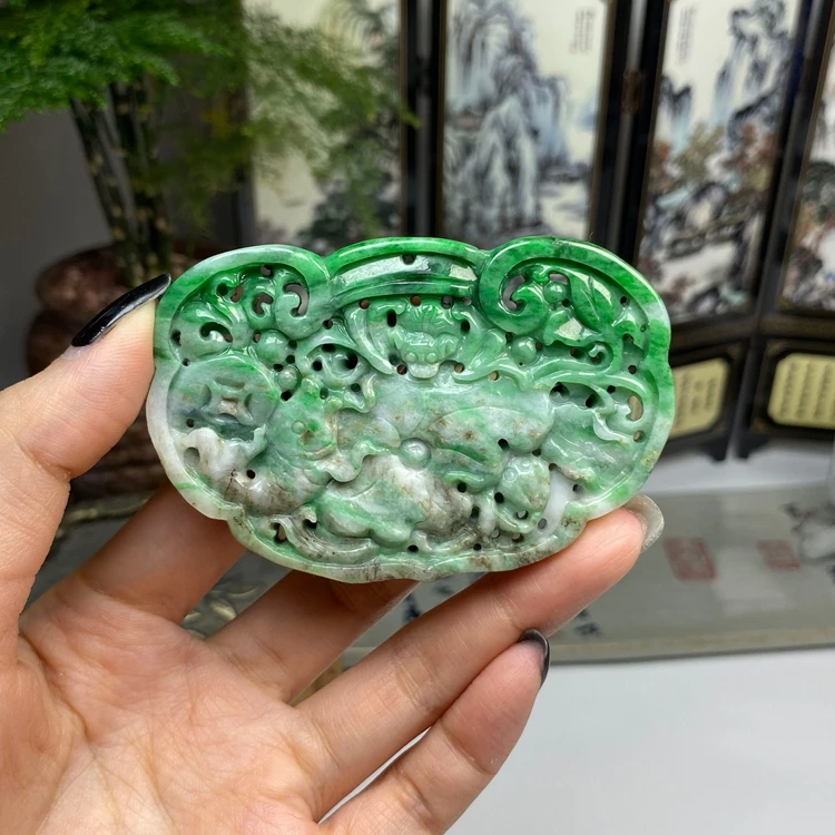 老料福在眼前飘绿荷叶鱼玉横挂件 天然翡翠A货