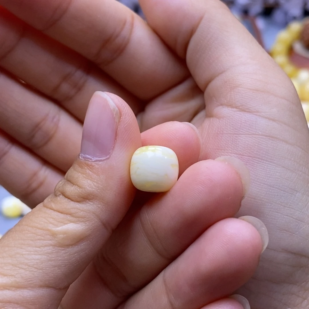 琥珀未镶嵌珠宝奇石威**乐