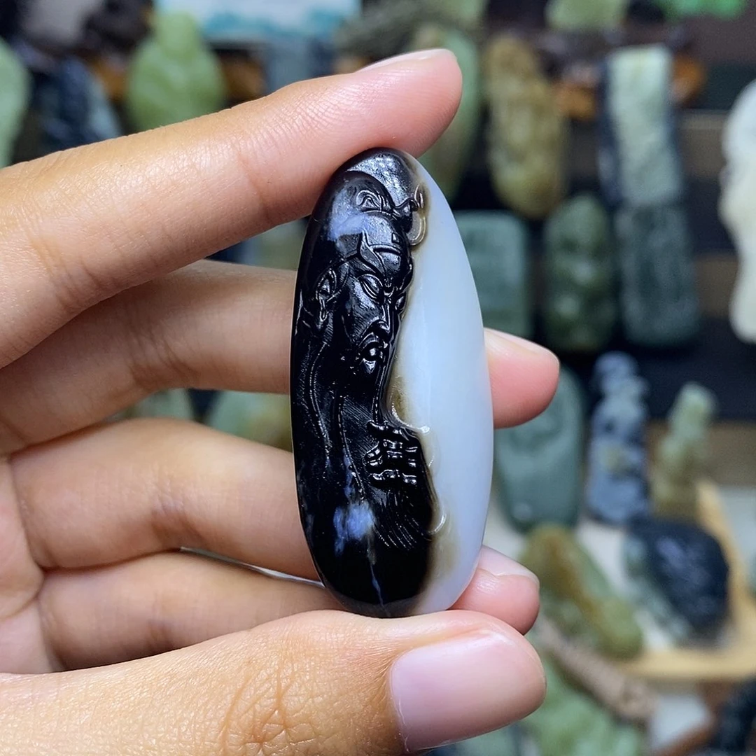 颈饰未镶嵌和田玉?*