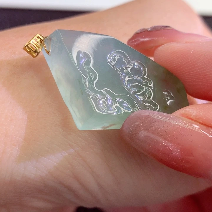 翡翠18K金镶嵌颈饰翡翠