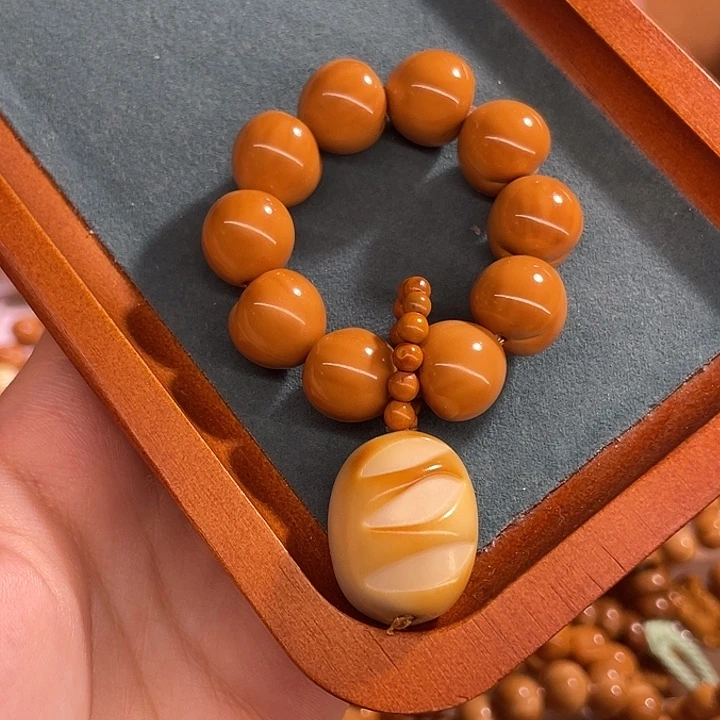 猴头核桃吊坠亮面屁桃手捻面包