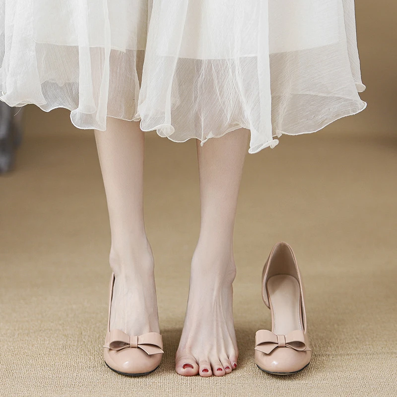 【TOKHO】2025裸色侧空高跟鞋细跟绝美气质漆皮蝴蝶结圆头单鞋增高