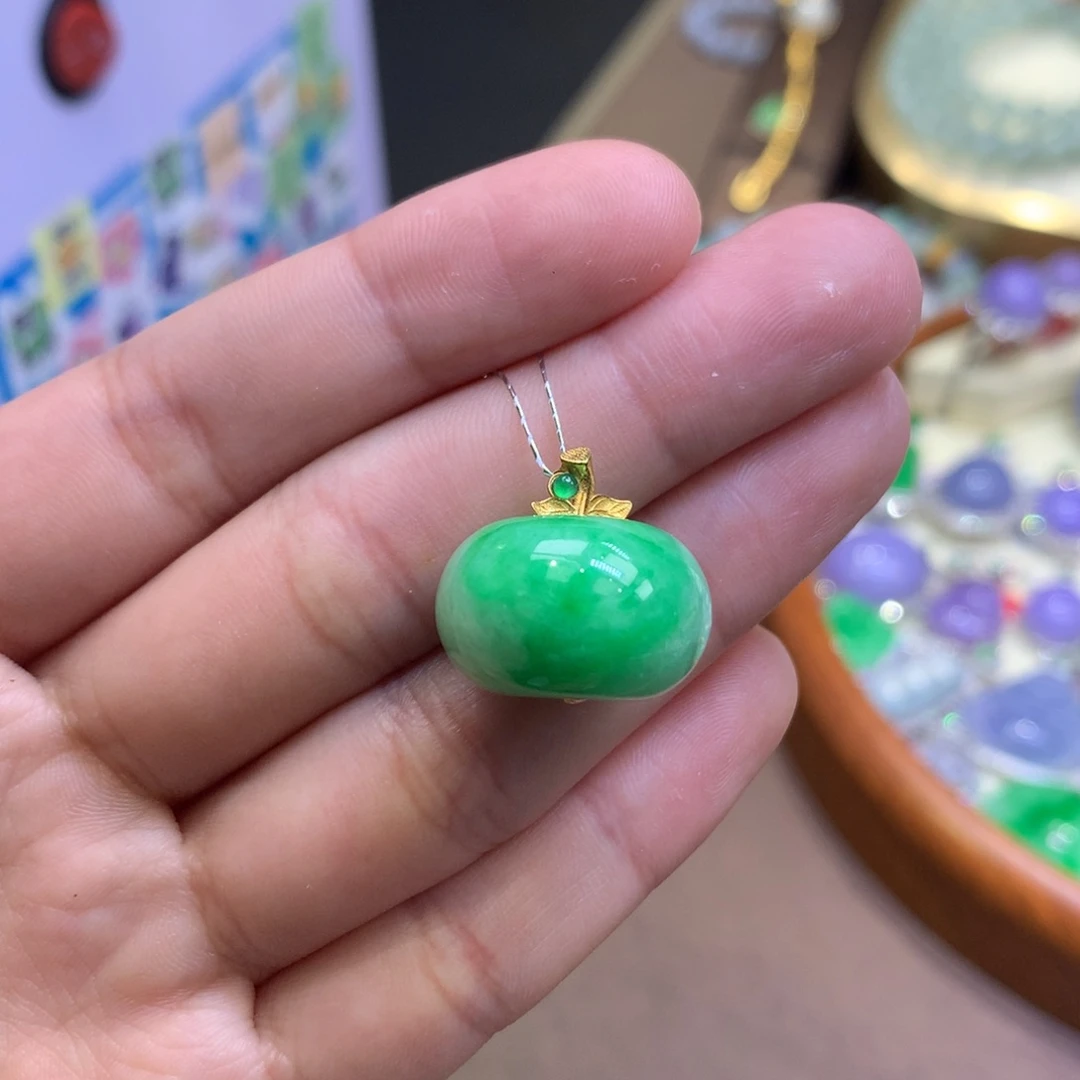 翡翠18K金镶嵌颈饰翡翠