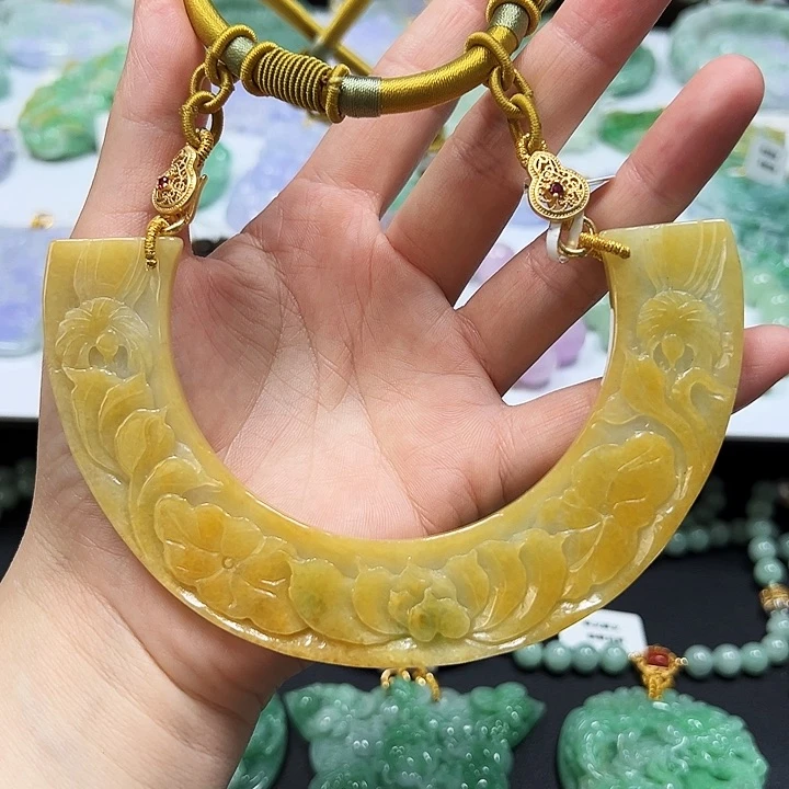 翡翠未镶嵌颈饰吊坠