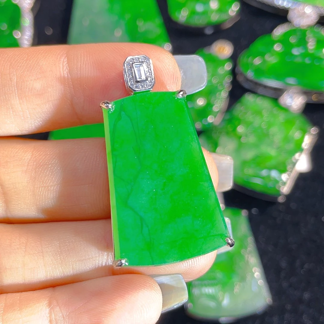 翡翠银S925镶嵌颈饰翡翠