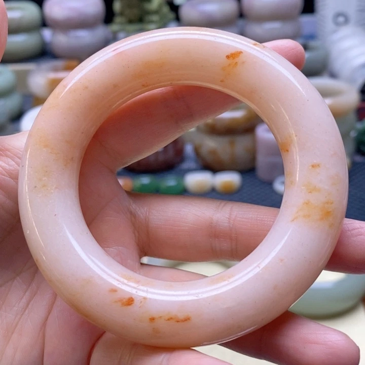 未镶嵌手镯石英岩玉