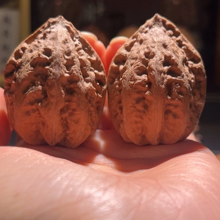 文玩核桃吊坠八棱小虎头95