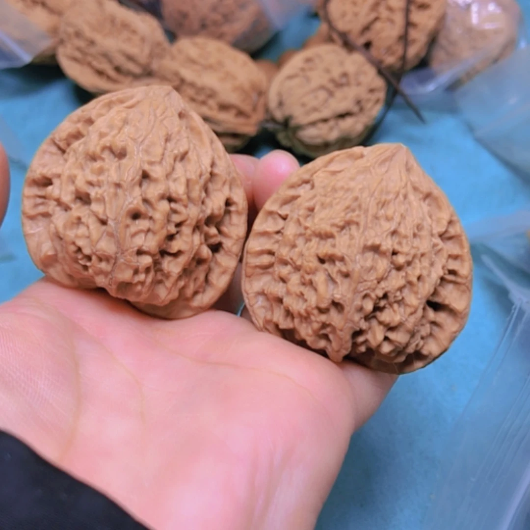 【闪购商品】摆件核桃43虎头王修尖