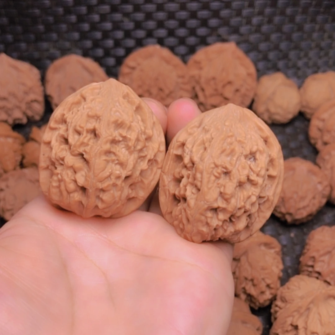 【闪购商品】把件核桃新果37牡丹纹