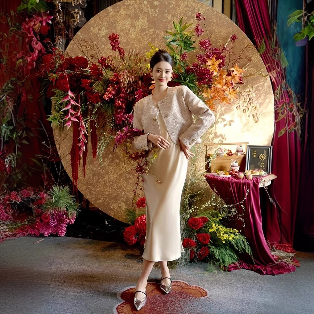 新中式国风出阁宴订婚礼服高端轻奢小众法式缎面长袖连衣裙两件套