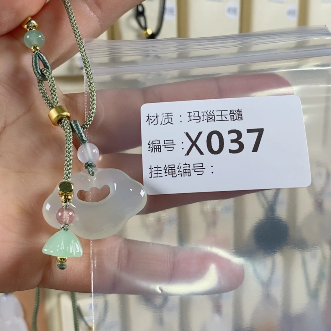 玛瑙/玉髓颈饰未镶嵌小*燕