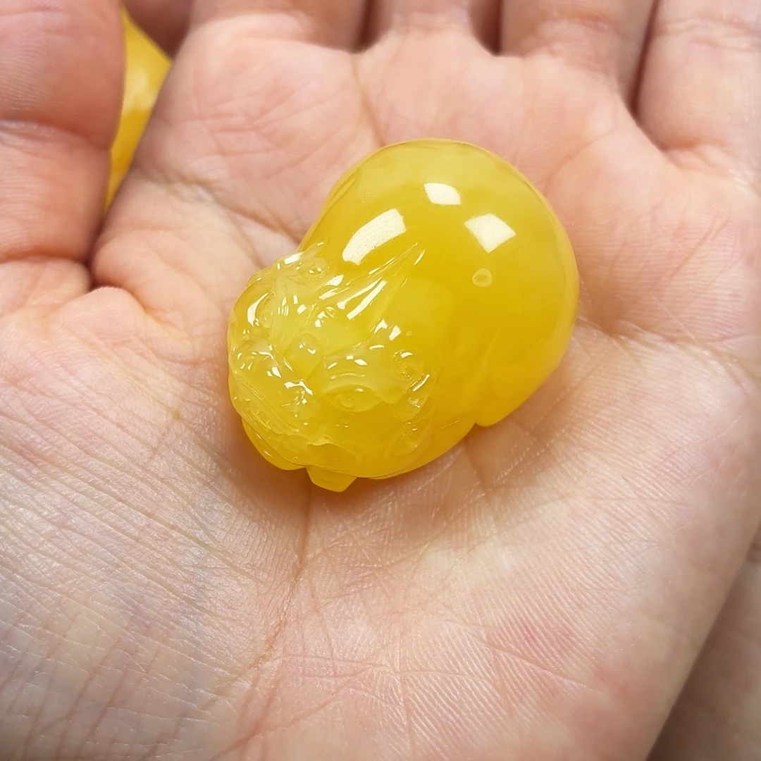 蜜蜡未镶嵌颈饰焦皮浓蜡妖花貔貅