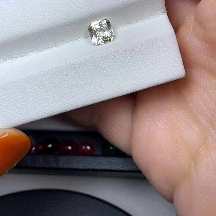 蓝宝石裸石1.14ct黄蓝宝