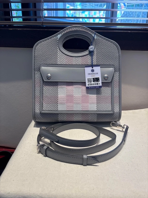 99新  大吉中古/Burberry博柏利灰粉拼色针织斜挎包