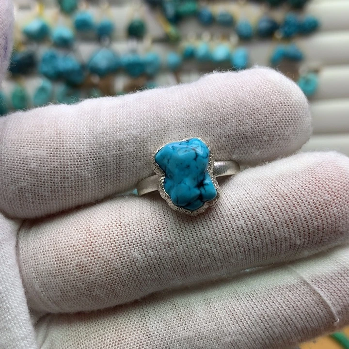 翻***）未镶嵌绿松石原矿