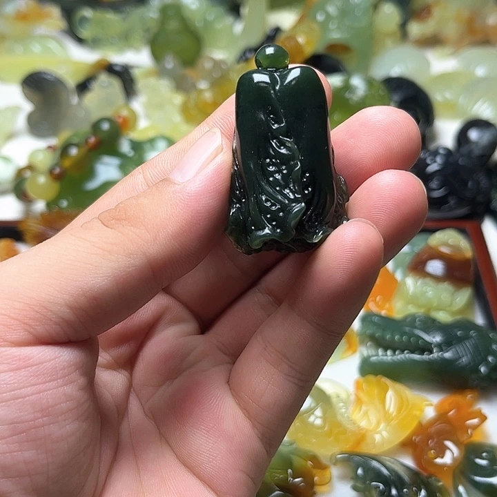 未镶嵌蛇纹石玉颈饰