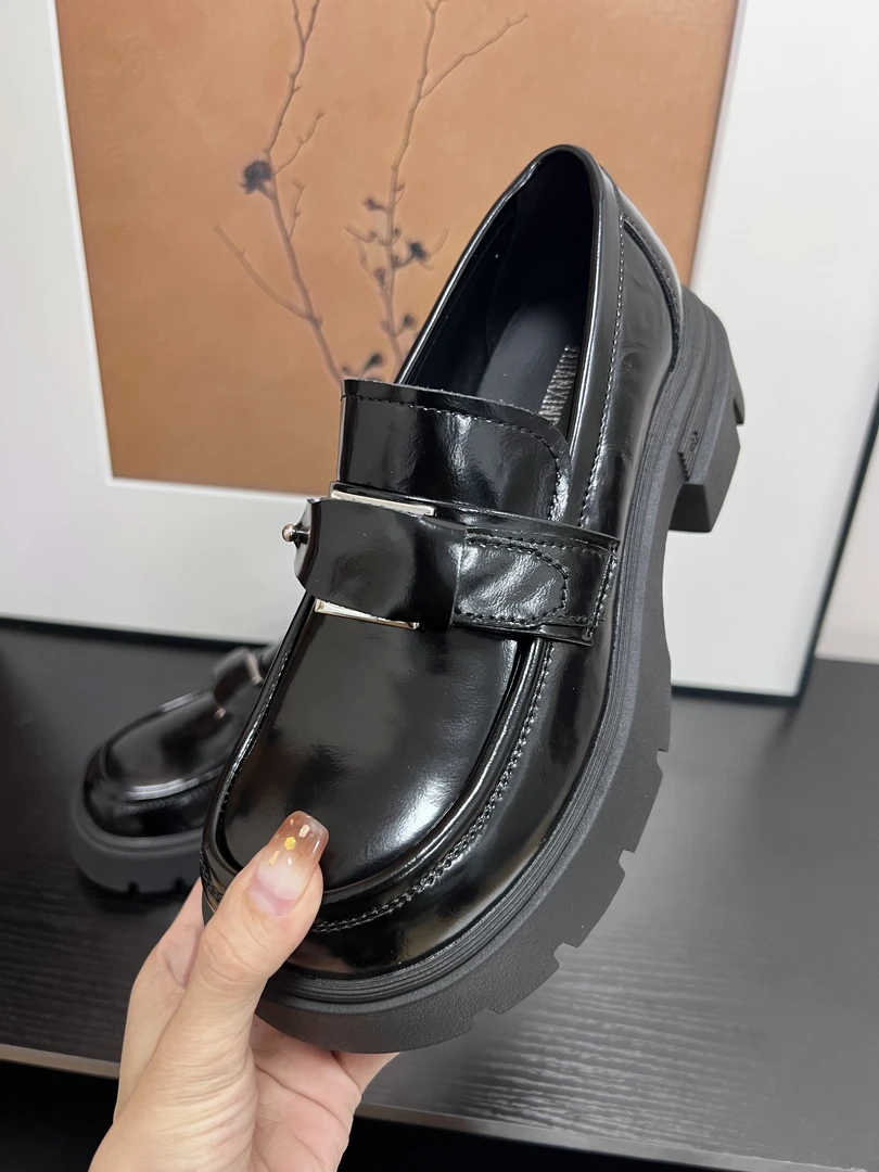 冬季新品女士百搭舒适厚底时尚耐磨圆头休闲英伦乐福鞋X 检 9-30