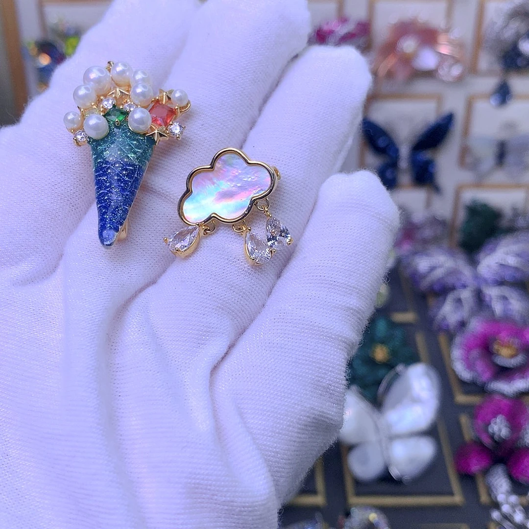 合成立方氧化锆铜小胸针