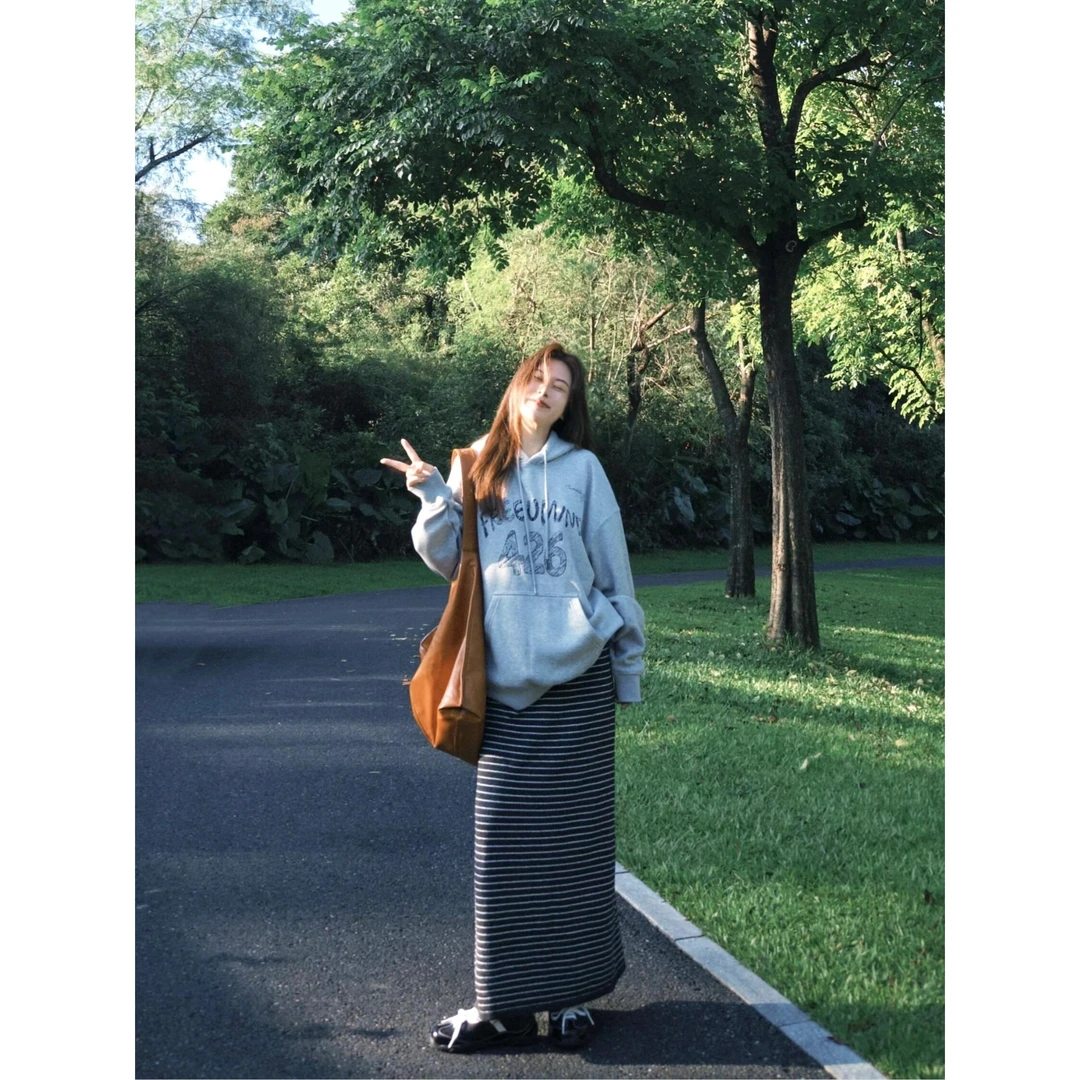 美式复古连帽卫衣女秋季字母印花帽衫宽松休闲上衣条纹半身裙套装