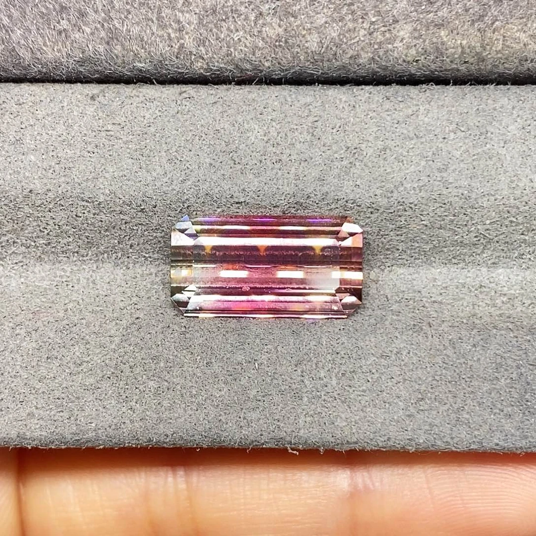 碧玺未镶嵌7.135克拉天然全净满火彩西瓜碧玺