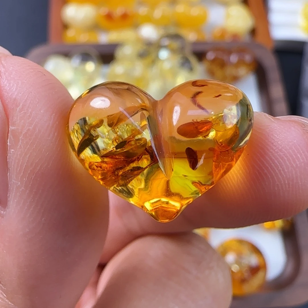 琥珀未镶嵌珠宝奇石王****蜜蜡