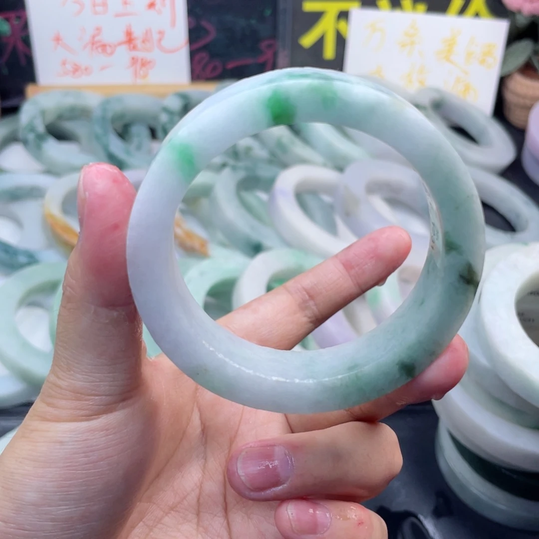 定制翡翠未镶嵌翡翠手镯