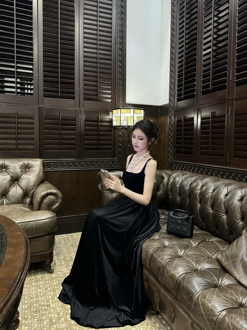 【蒂凡尼的早餐】法式赫本风黑丝绒千金显瘦设计师款气质小黑裙礼服
