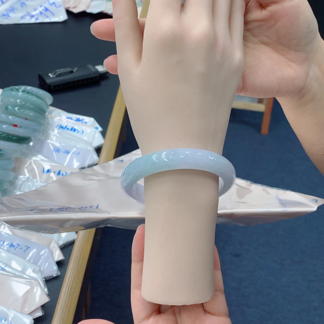 翡翠未镶嵌手镯48小时