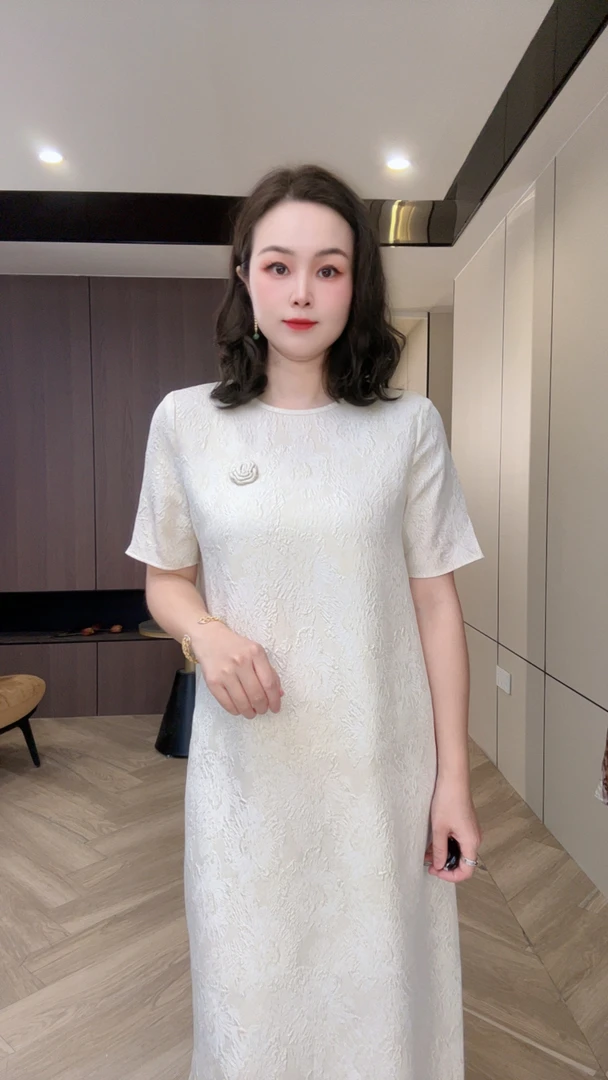 25166真丝冠乐皱金线提花胸前花朵连衣裙