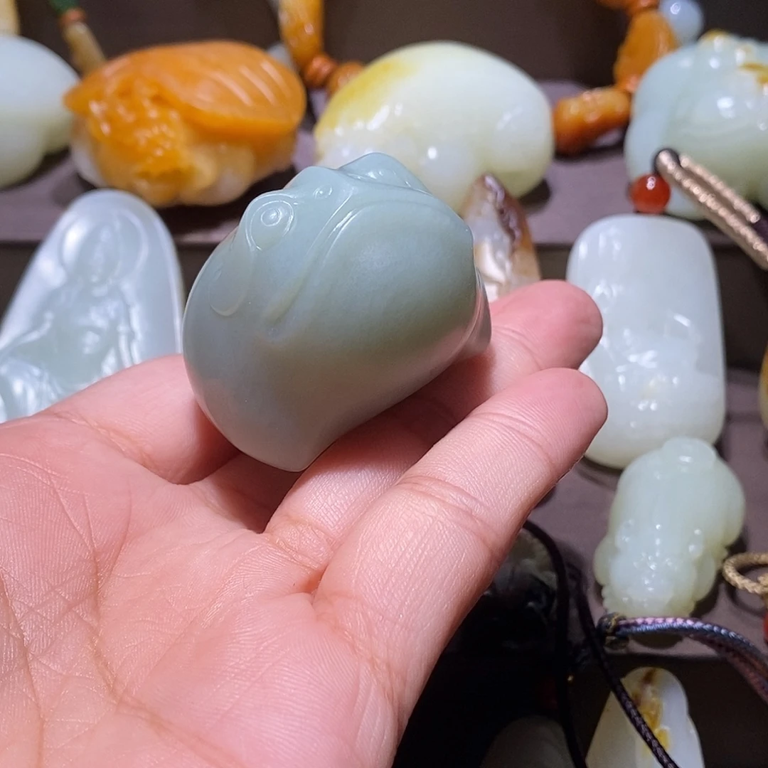 和田玉未镶嵌吊坠(赠链)