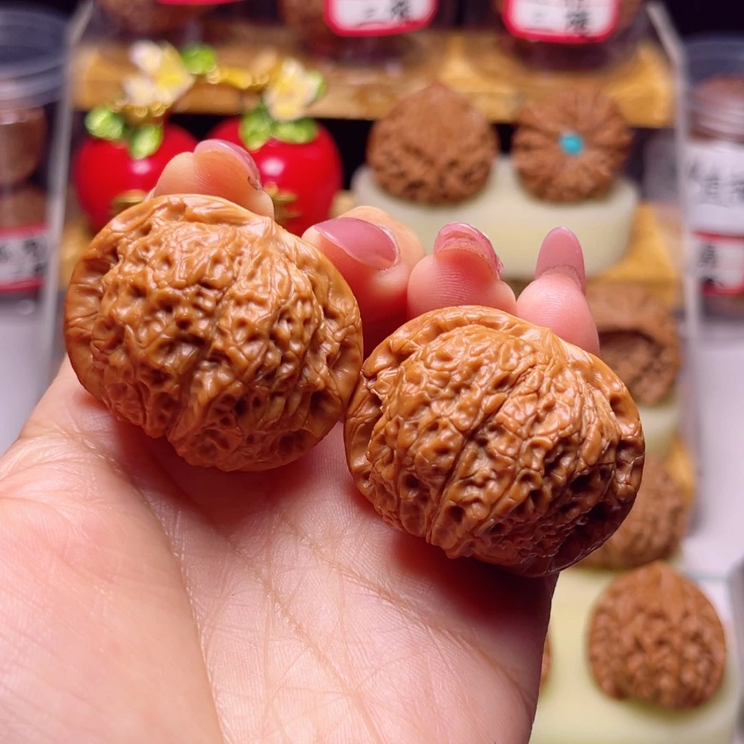 文玩核桃吊坠40尺血麒麟