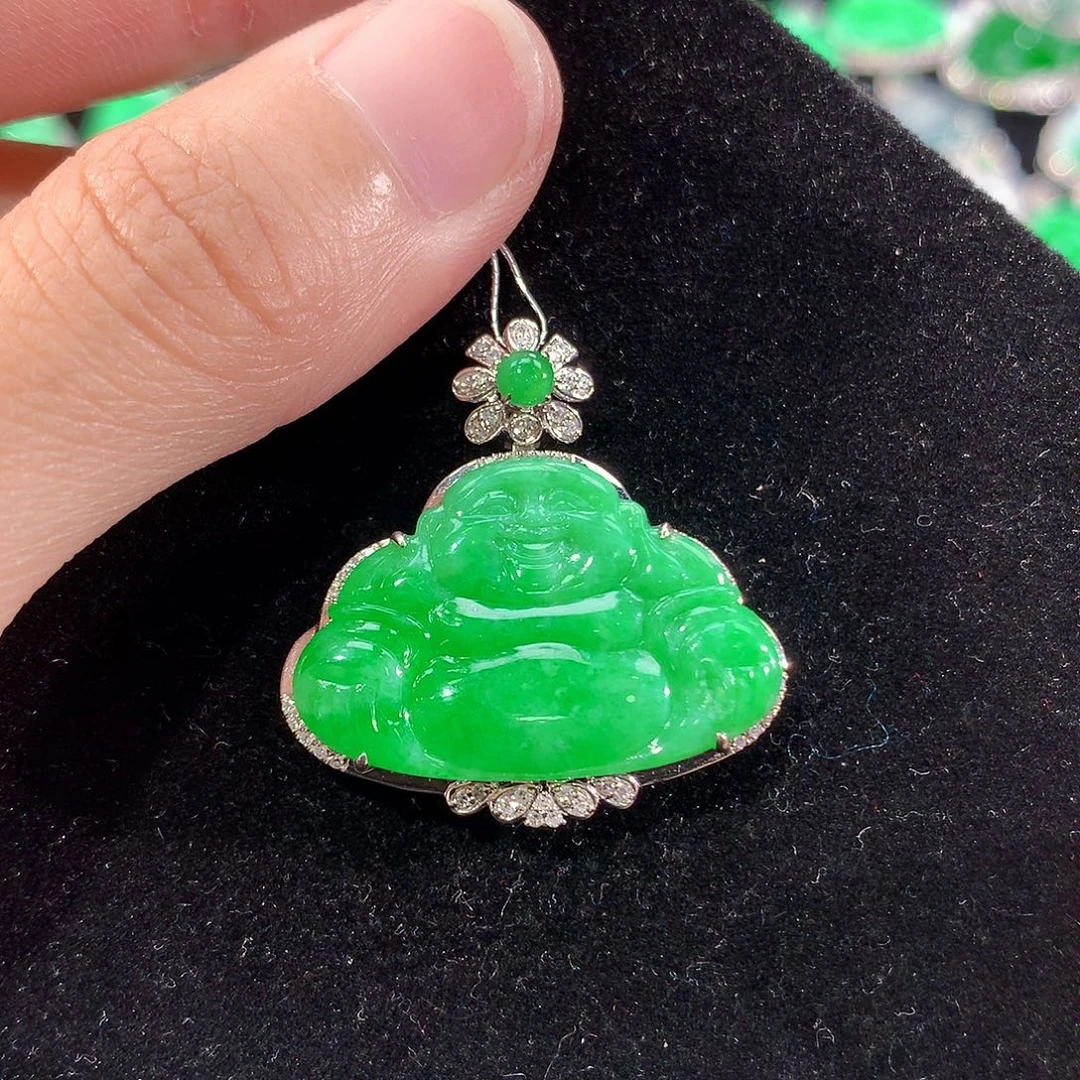翡翠18K金镶嵌颈饰
