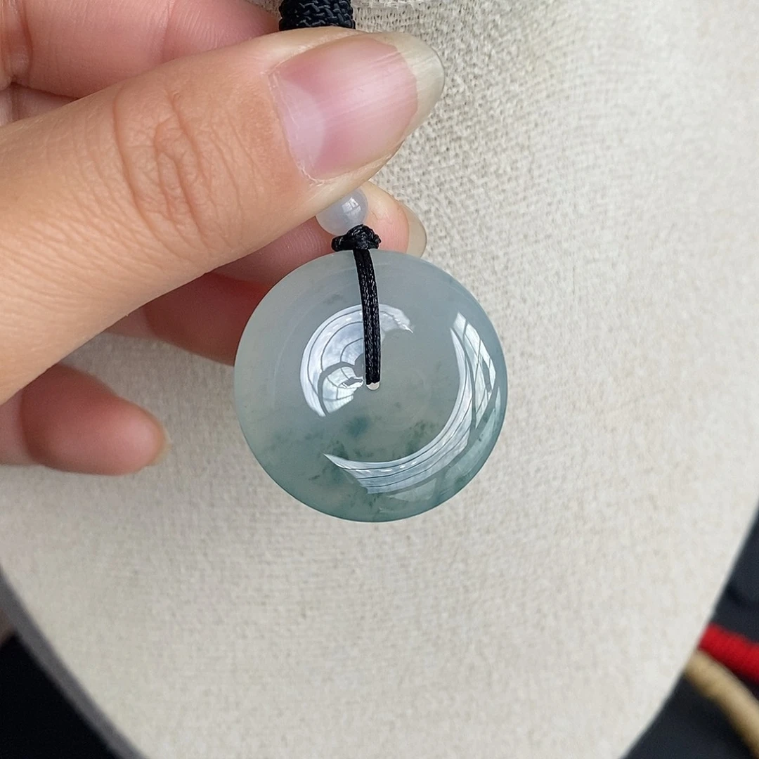 翡翠颈饰未镶嵌翡翠首饰