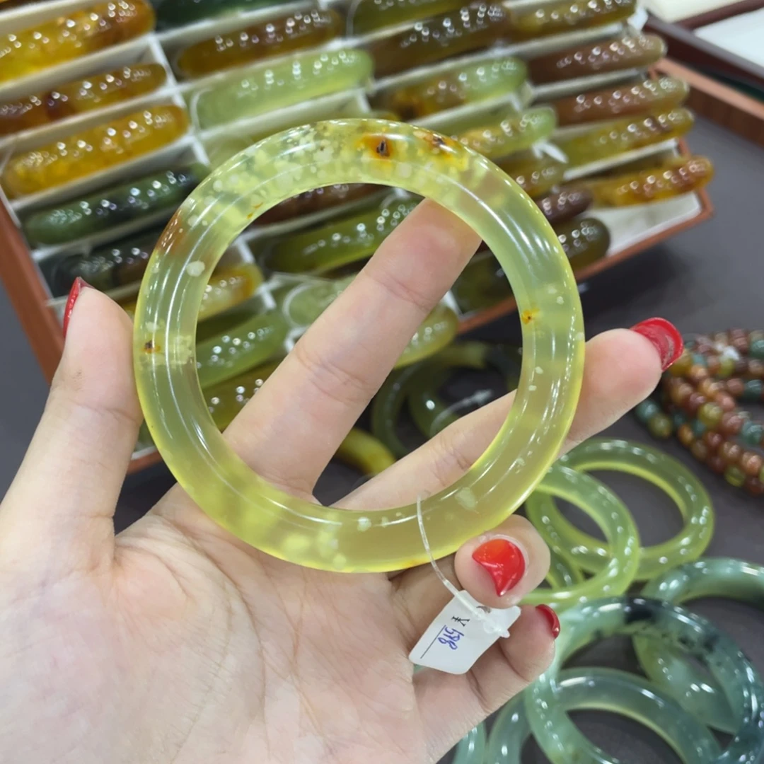 嗅***.蛇纹石玉未镶嵌手镯