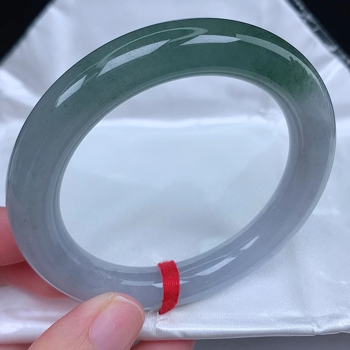 未镶嵌手镯（圆镯）翡翠天然