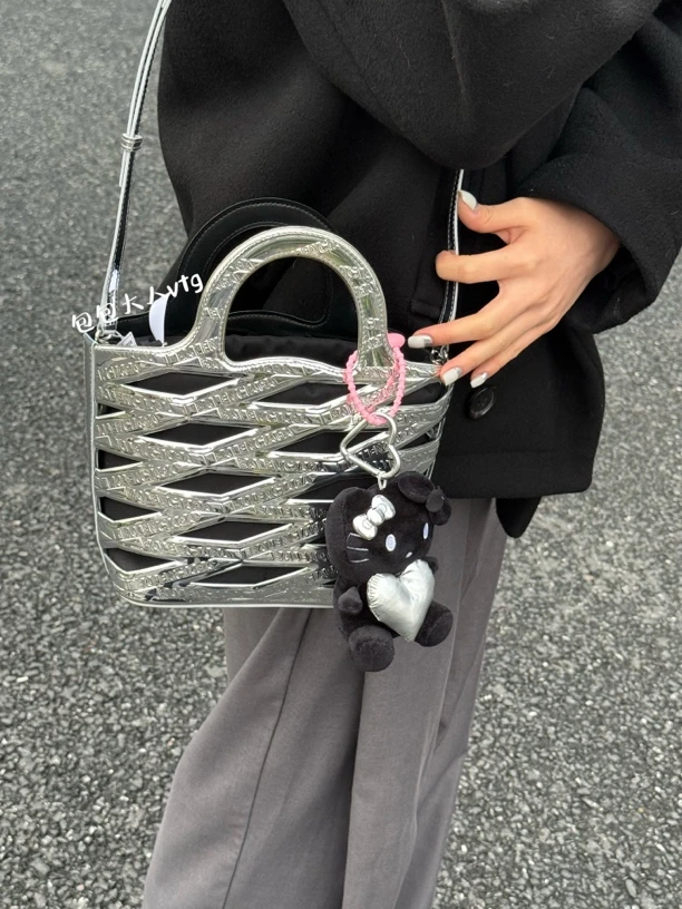 95新 Balenciaga/巴黎世家 秀款液态银浮雕菜篮子