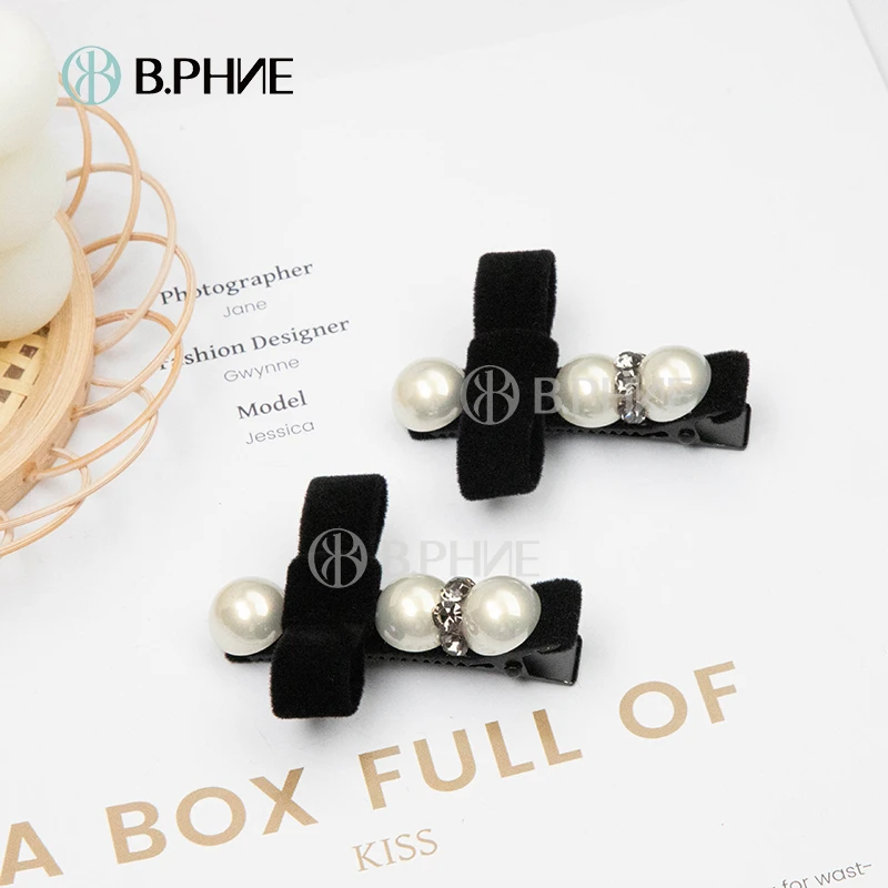 B.【贝菲】冬季新款绒布领结珠珠压夹黑色发夹飞机