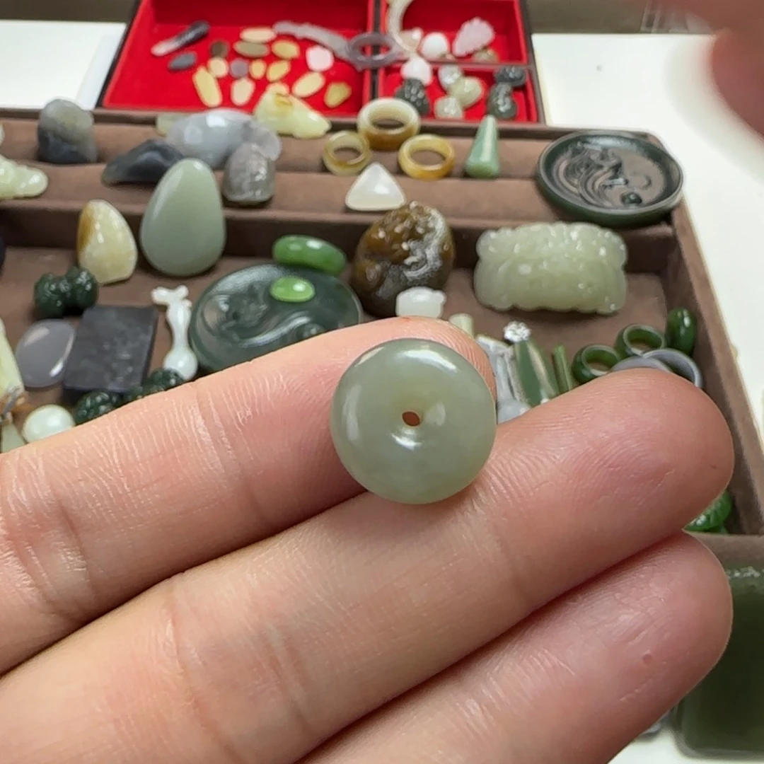 和田玉未镶嵌耳饰