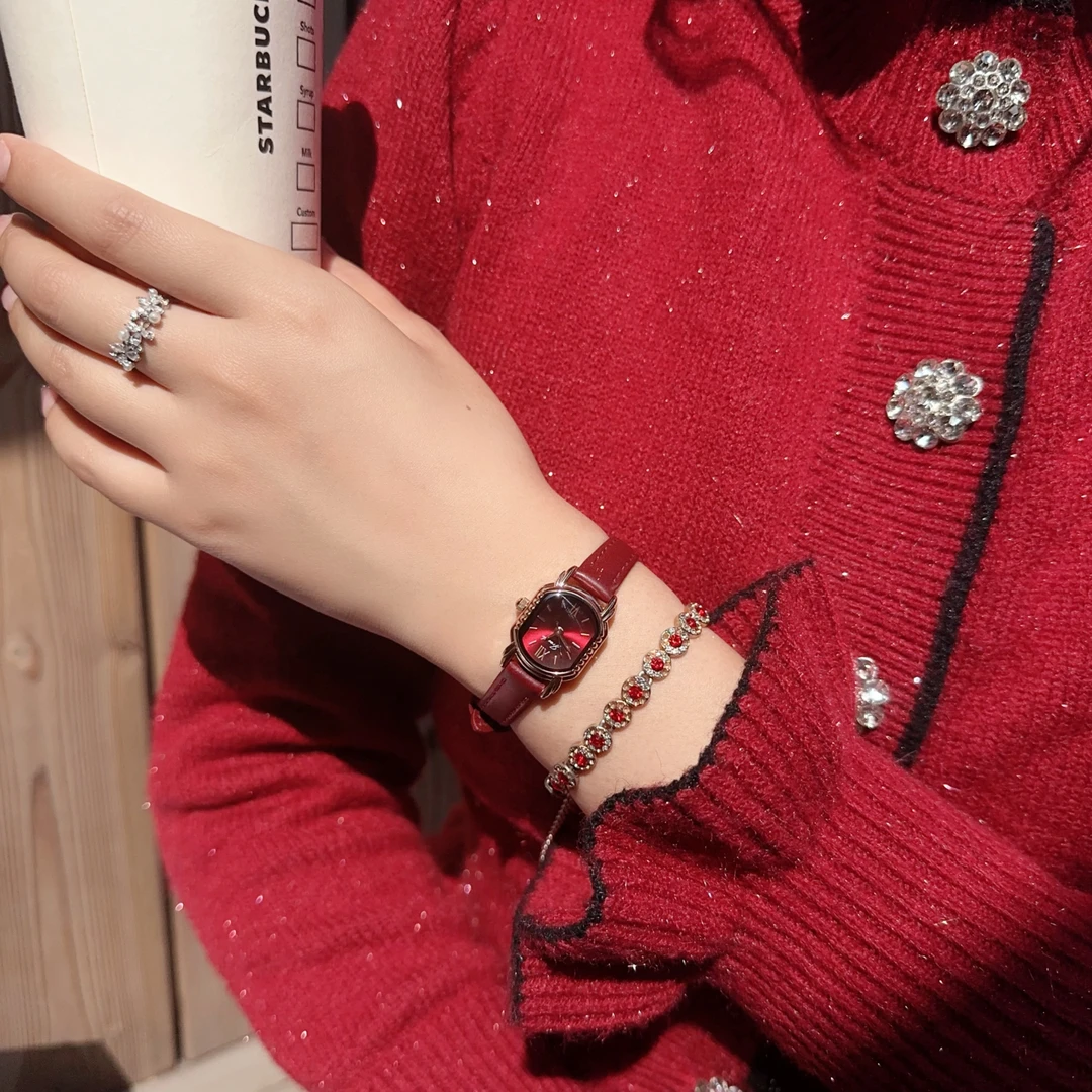 歌浪迪.正品女士 轻奢百搭薄款红色咖色酒桶手表防水皮带女表（夕）