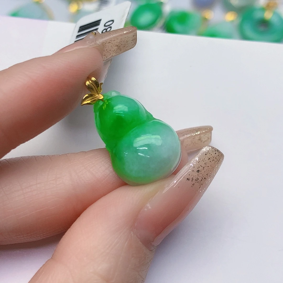 颈饰18K金镶嵌翡翠